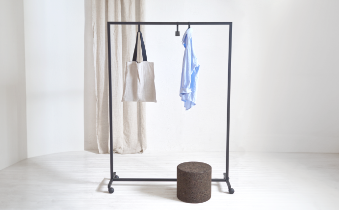 CASTERE clothing rack with wheels